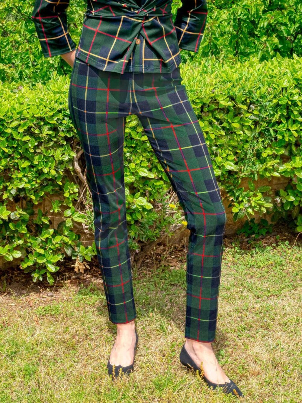 GRETCHEN SCOTT gripeless pull on pants in green plaid holiday Medium